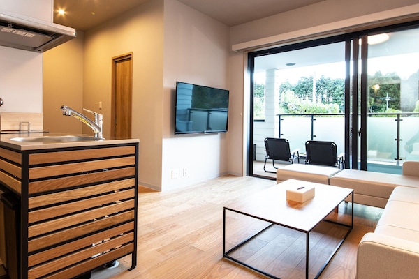 Chambre, non-fumeurs, animaux de compagnie interdits (Garage Concept) | Coin séjour | Télévision LCD de 49 pouces avec chaînes numériques, télévision