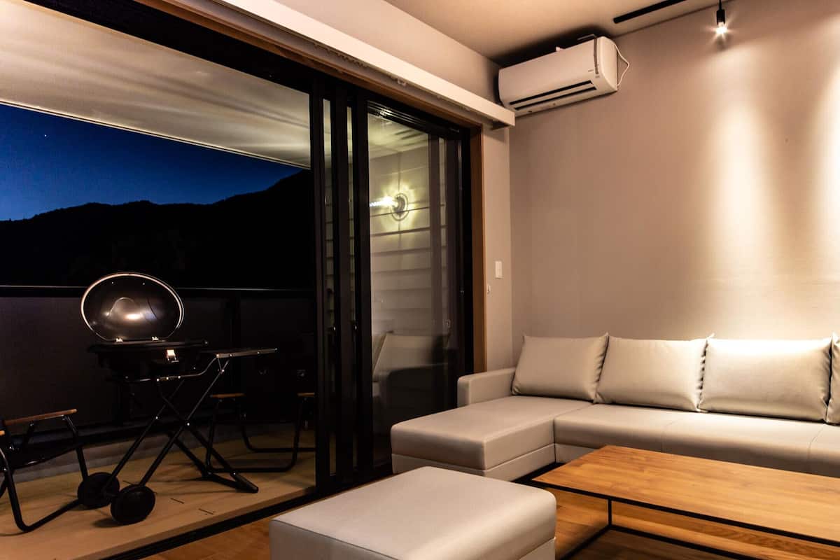 Phòng, không hút thuốc, không được mang vật nuôi (Garage Concept) | Khu phòng khách | TV LCD 49-inch có truyền hình kỹ thuật số, TV