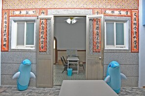 Interior entrance - Tumbler Travel (Jinning)