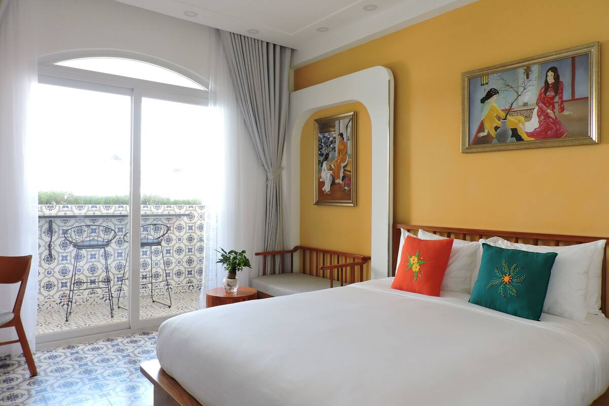 Double Indochine Terrace | Minibar, két bảo mật tại phòng, bàn, màn/rèm cản sáng 