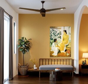 Suite Indochine Balcony | Minibar, két bảo mật tại phòng, trang trí khác biệt, bàn