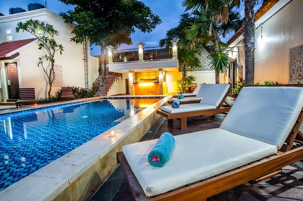 Outdoor pool, open 7:00 AM to 10:00 PM, pool umbrellas, sun loungers