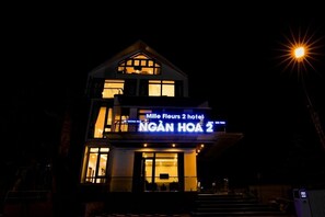 Front of property – evening/night - Mille Fleurs 02 Hotel (Da Lat)
