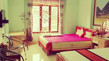 10 Schlafzimmer, Zimmersafe, Schreibtisch, schallisolierte Zimmer