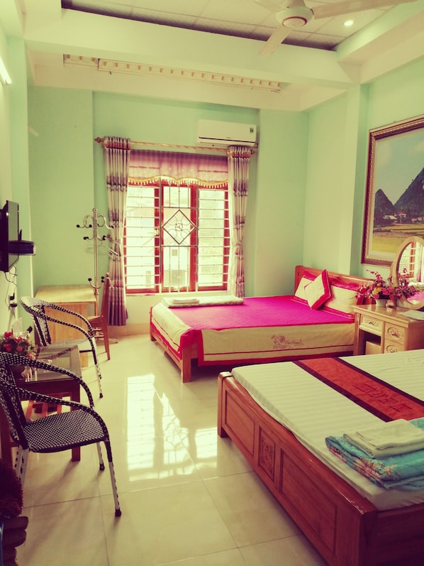 10 sovrum, värdeförvaringsskåp på rummet, skrivbord och ljudisolering