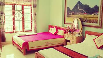 10 Schlafzimmer, Zimmersafe, Schreibtisch, schallisolierte Zimmer