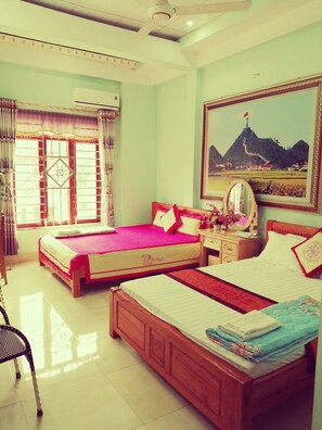 10 sovrum, värdeförvaringsskåp på rummet, skrivbord och ljudisolering