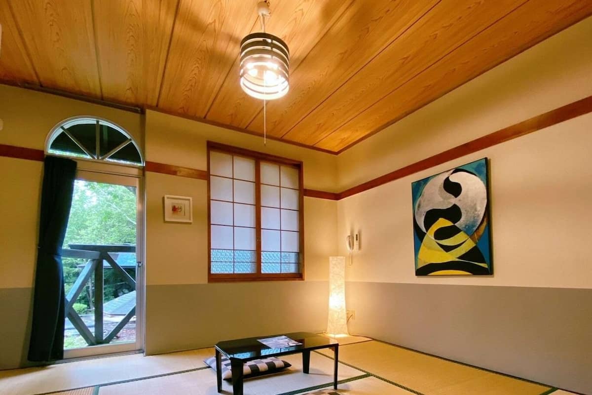 1 bedroom, individually decorated, individually furnished