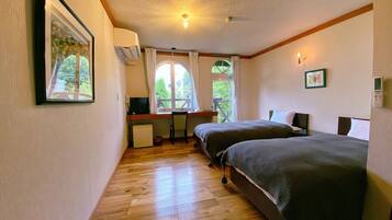 Twin Room, Non Smoking (Dog friendly) | 1 bedroom, individually decorated, individually furnished