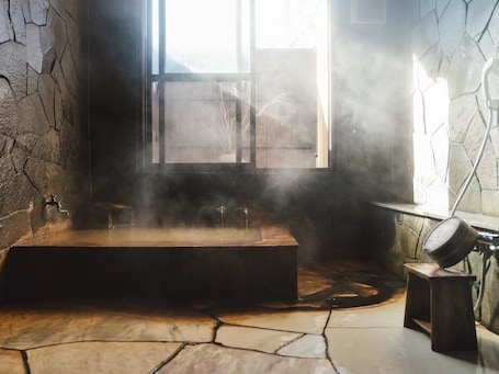 Hair dryer, slippers, electronic bidet, towels. Lodge Atelier