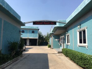 المنشأة من الخارج