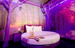 Standard Room | Free WiFi, bed sheets - Finland Resort Inn (Samut Sakhon)