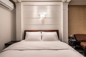 Habitación Deluxe doble | Decoración individual, mobiliario individual, cortinas opacas