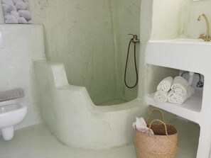Dusche, Haartrockner, Handtücher, Seife