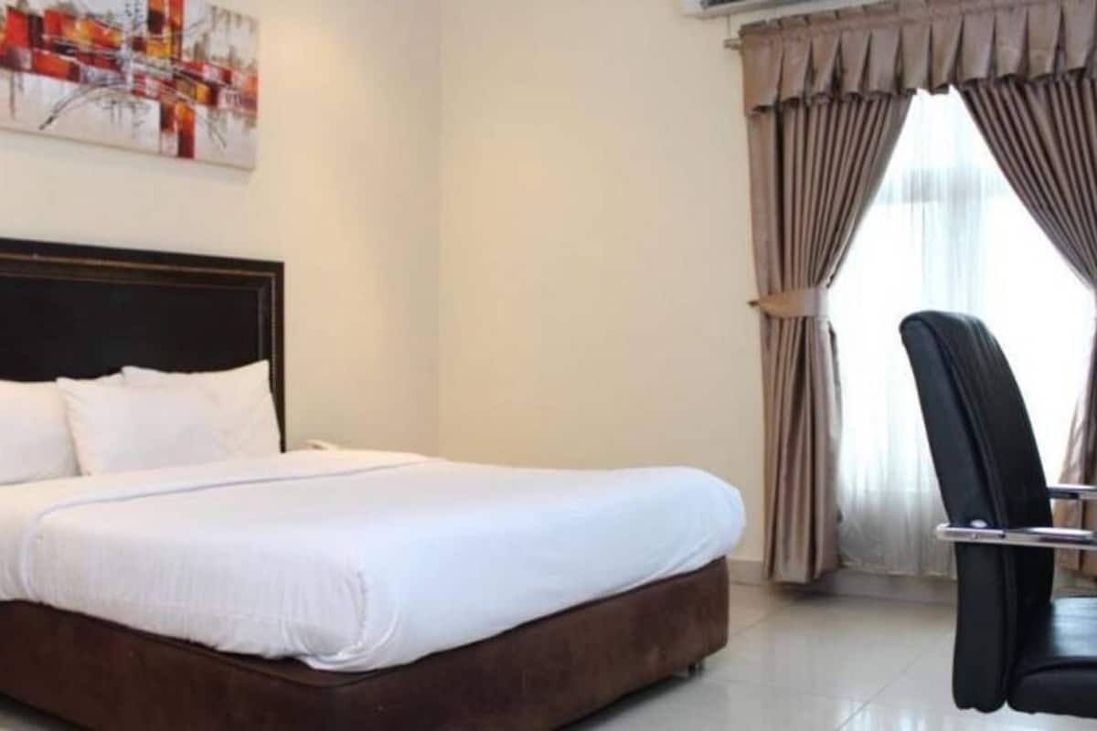 In-room safe, desk, free WiFi, bed sheets