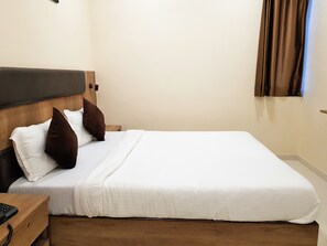 Deluxe Double Room | Free WiFi - Hexa Royal Elite (Mumbai)
