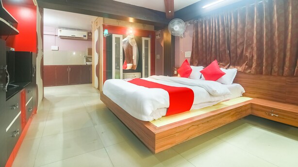 Deluxe Suite | WiFi (free) - OYO 61077 Star View Guest House (Agartala)
