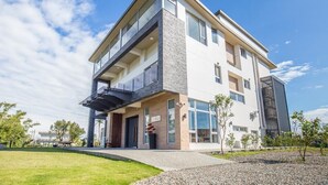 A modern multi-story building with a flat roof, large windows, and a balcony. - WMS Villa (Sanxing)