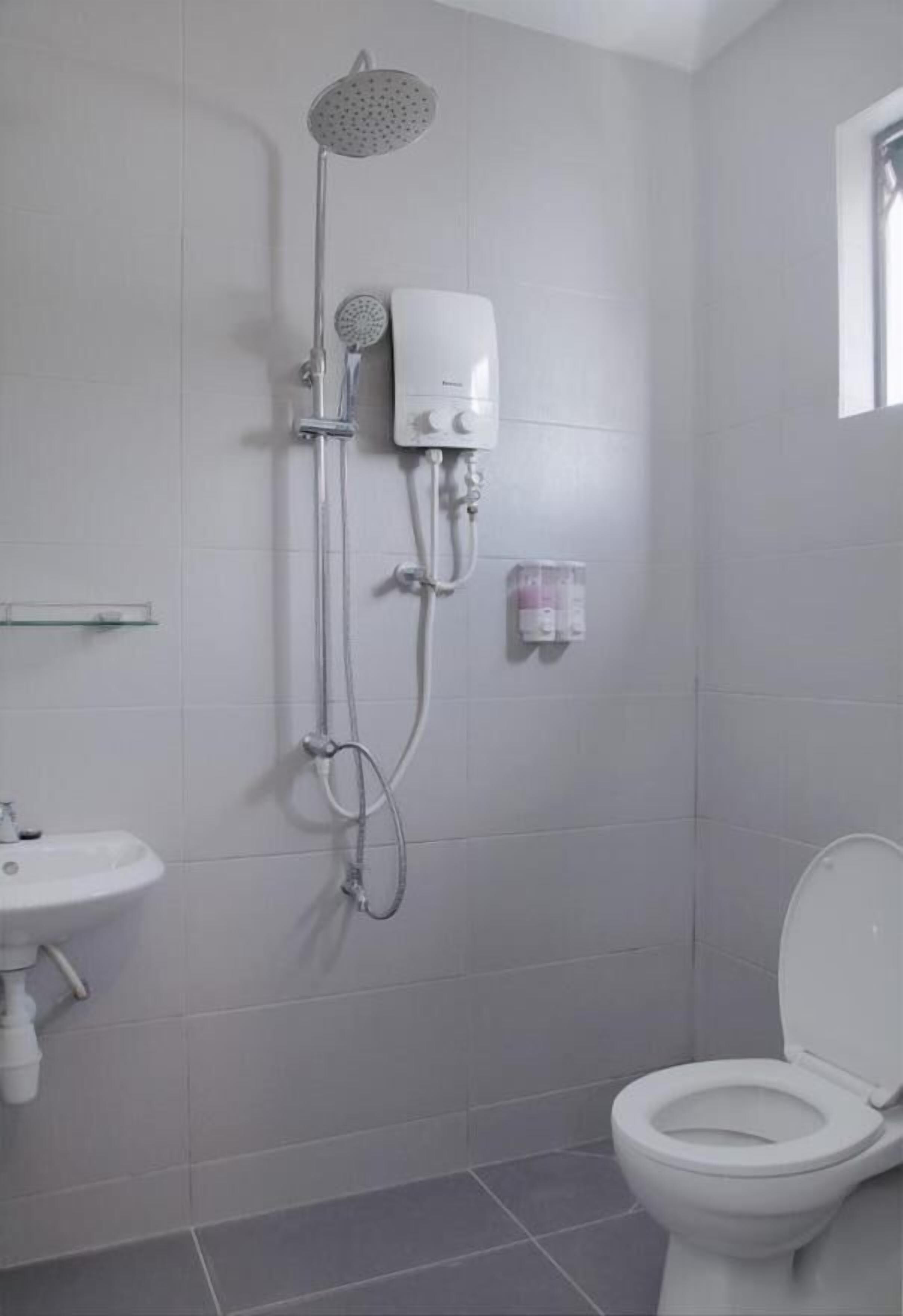 Shower, hydromassage showerhead, towels, soap