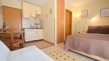 Studio | 1 bedroom, soundproofing, free cribs/infant beds, free WiFi