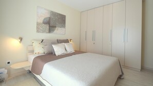 Soundproofing, free cots/infant beds, free WiFi, bed sheets - Apartment Nikolic (Omisalj)