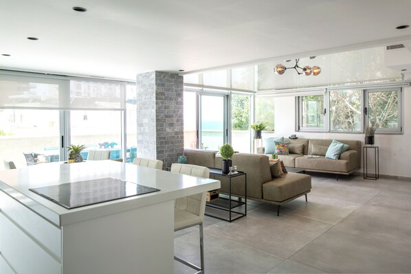 Living area - Bugrashov 3 (Tel Aviv)