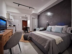 1 habitación, caja de seguridad en la habitación y escritorio 