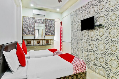 OYO 49230 Hotel Radha Lodging