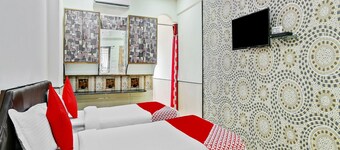 OYO 49230 Hotel Radha Lodging