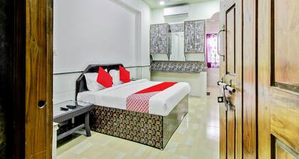OYO 49230 Hotel Radha Lodging