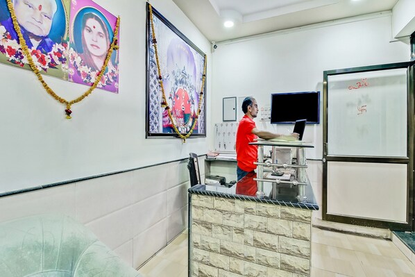 Quầy tiếp tân