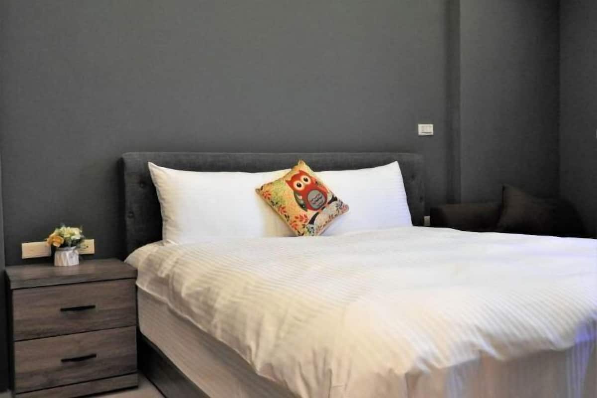 1 bedroom, down duvets, individually furnished, blackout curtains