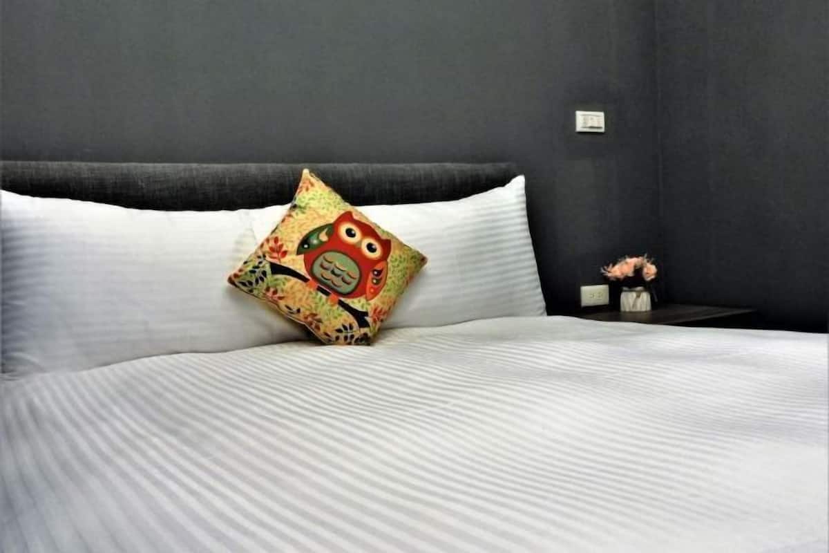 1 bedroom, down duvets, individually furnished, blackout curtains