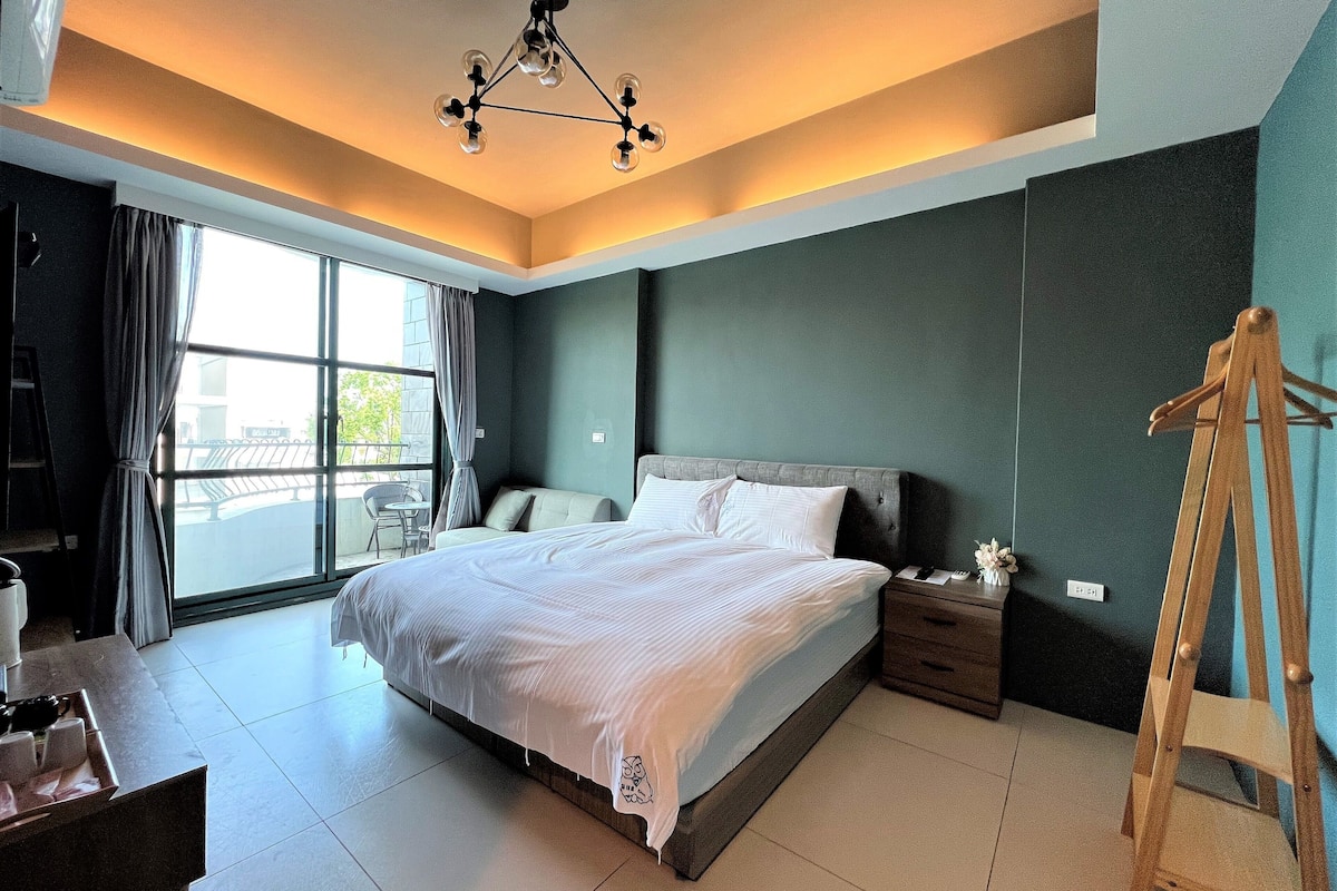 1 bedroom, down duvets, individually furnished, blackout curtains