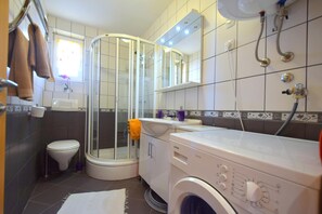 Appartement, 2 chambres | Salle de bain