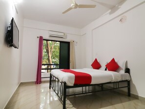 Standard Double Room - OYO 60095 Blue Oceania Beach Side (Alibag)