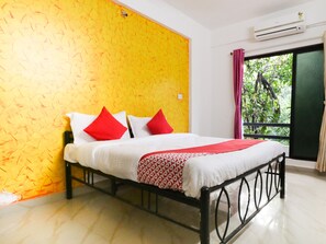 Standard Double Room - OYO 60095 Blue Oceania Beach Side (Alibag)