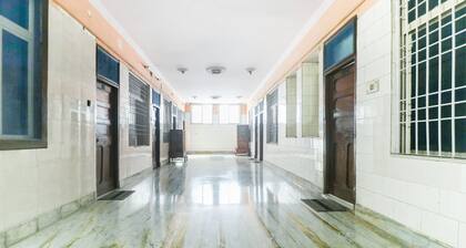 SPOT ON 43285 Hotel Anand Bhawan