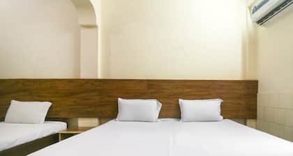 SPOT ON 43285 Hotel Anand Bhawan