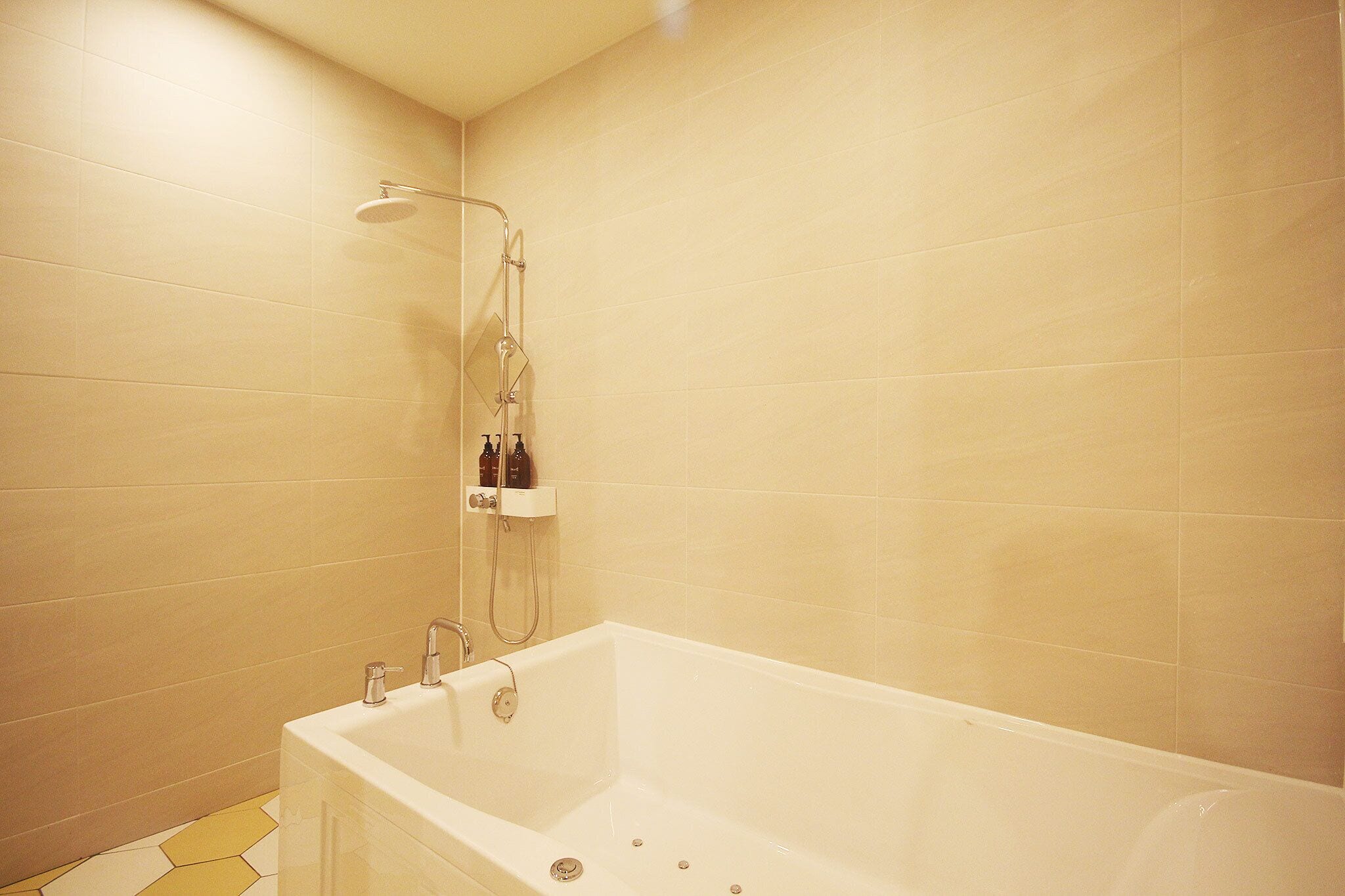 deluxe double room, non smoking | bathroom | free toiletries, hair dryer, bathrobes, bidet