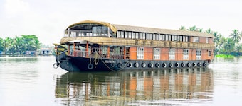 OYO 22647 Houseboat Triveni
