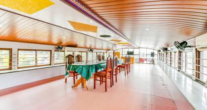 OYO 22647 Houseboat Triveni