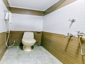Standard Double Room | Bathroom - OYO 22647 Houseboat Triveni (Ambalapuzha)