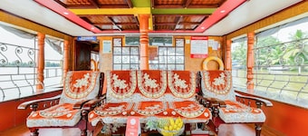 OYO 22647 Houseboat Triveni