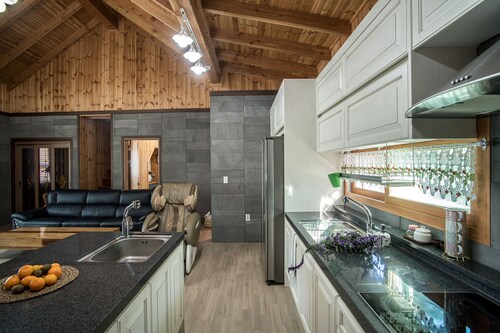 Lalala the Pretty Hyupjae Pension