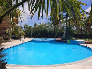 Seasonal outdoor pool - Lalala the Pretty Hyupjae Pension (Jeju City)