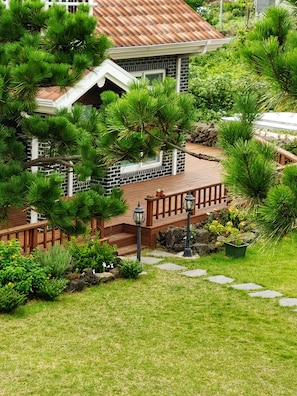 Property entrance - Lalala the Pretty Hyupjae Pension (Jeju City)