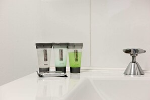 City Apartment, 2 Bedrooms | Bathroom | Shower, hair dryer, towels, soap - Swainson on Union (Adelaide)