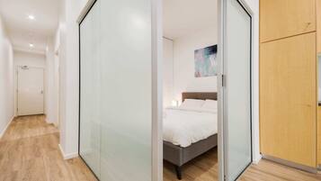 2 bedrooms, desk, iron/ironing board, bed sheets