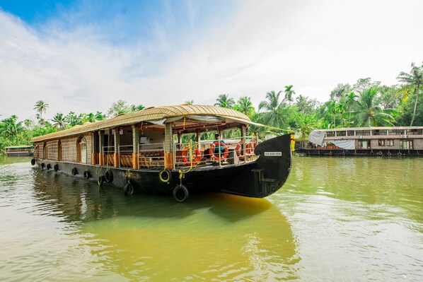Lake - OYO 23104 Houseboat Indraprastham Four Square 4 Bhk (Cherthala)